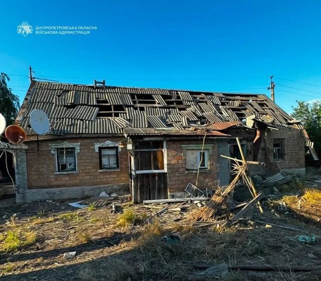 Наслідки удару дронами по Нікополю 12 липня: пошкоджений магазин і нежитлова будівля