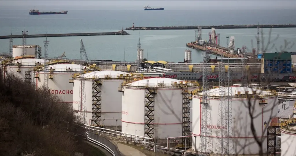 Липневі надходження рф від нафти й газу можуть підскочити на 60% — Reuters