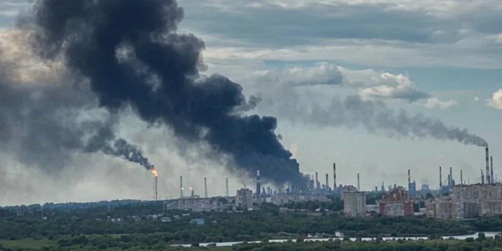 Омський нафтопереробний завод після ударів українських безпілотників