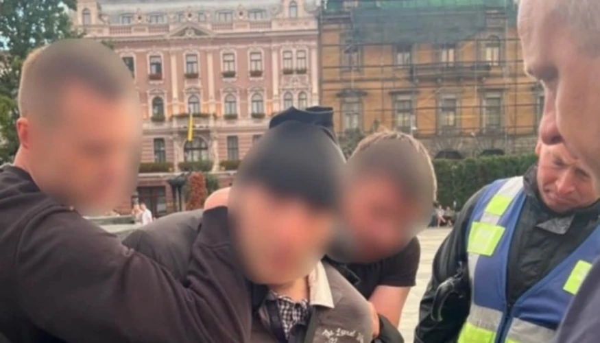 Поліція Львівщини після інциденту з ножем біля пам'ятника Шевченку у Львові