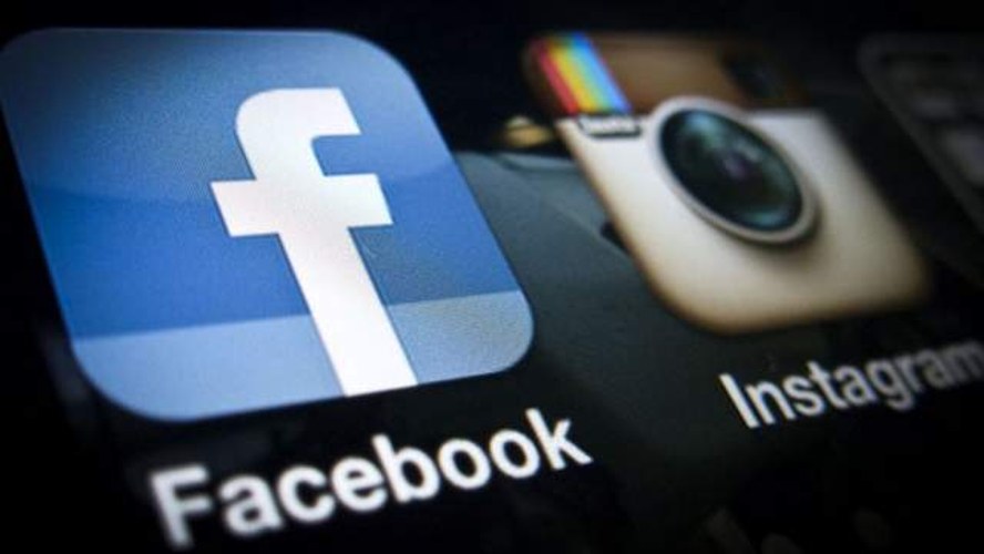 Повідомлення про тимчасово недоступний профіль Facebook на екрані комп'ютера під час глобального збою