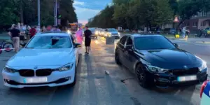 У Львові два BMW збили батька з 8-річною донькою на пішохідному переході