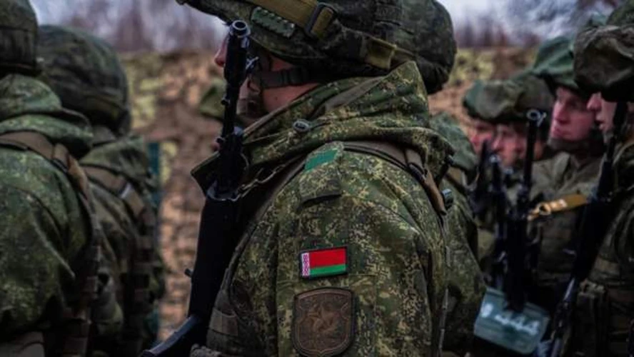 Колаж із зображенням підрозділу, що дислокуватиметься за 40 кілометрів від України