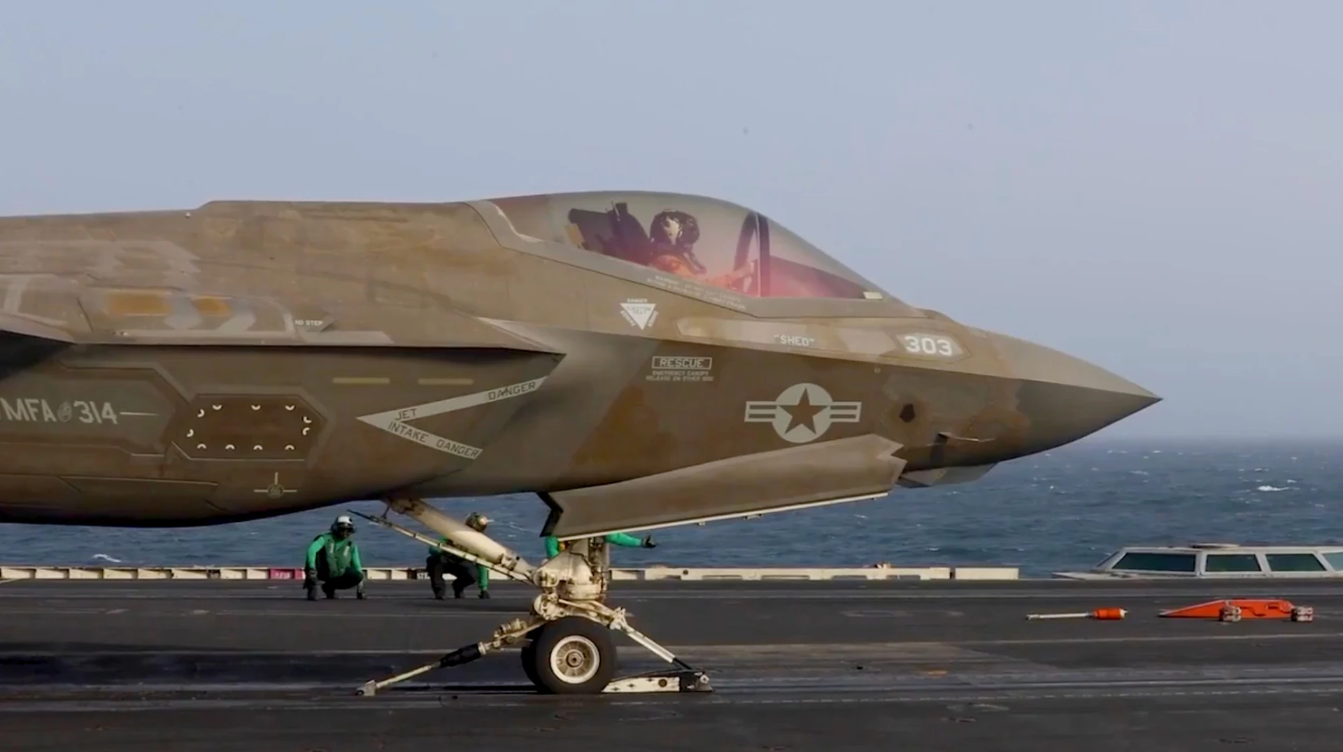 Запуск винищувача-невидимки F-35C з авіаносця Abraham Lincoln під час проходження Аравійським морем