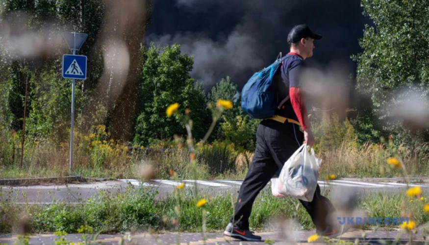 Горить склад шин на території підприємства у селі Мила Бучанського району Київської області після російського удару