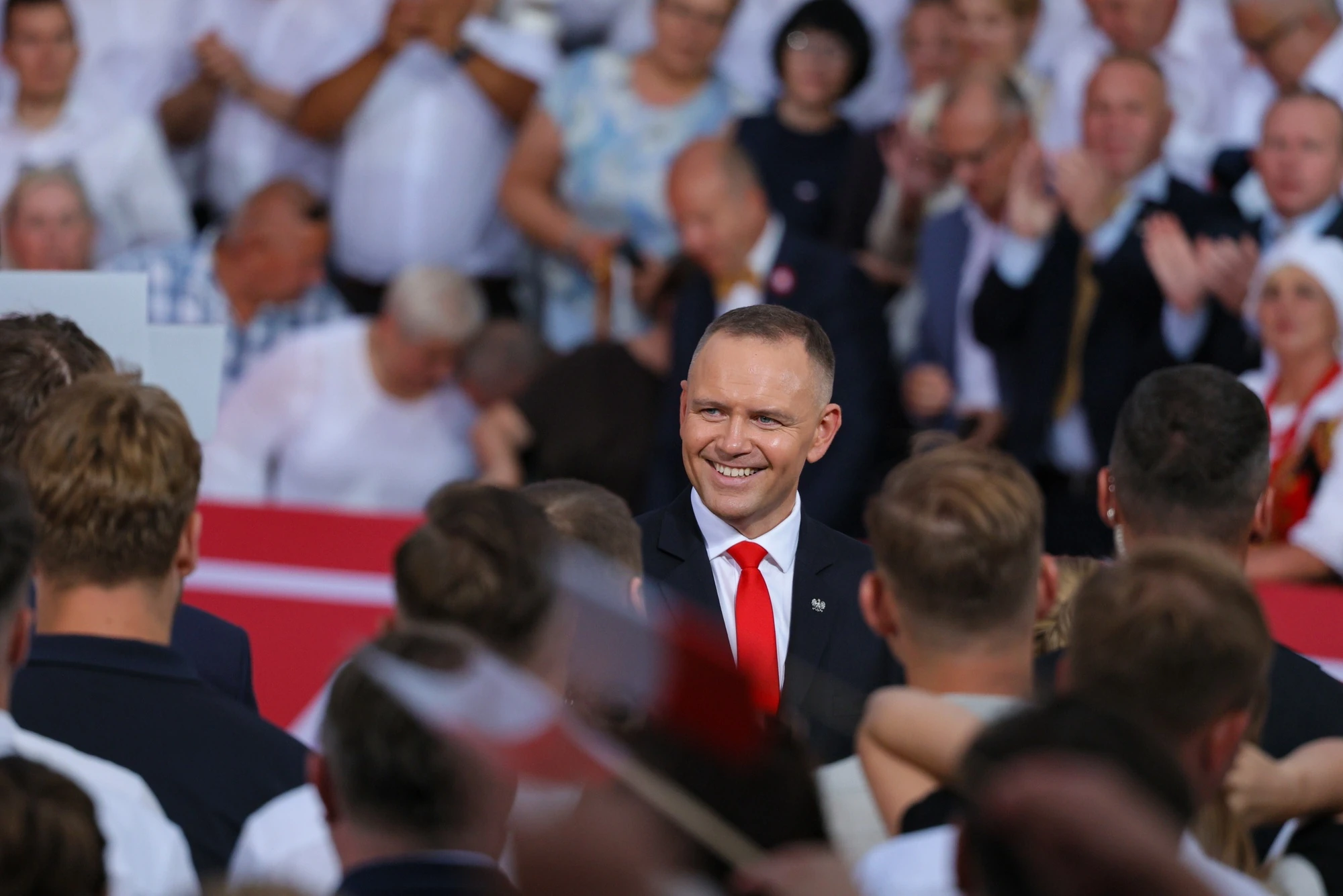 Кароль Навроцький під час виступу перед Президентським палацом у Варшаві