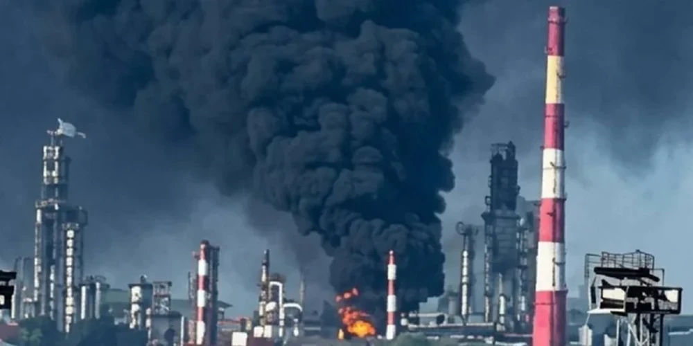 Російські нафтопереробні заводи після ударів безпілотників