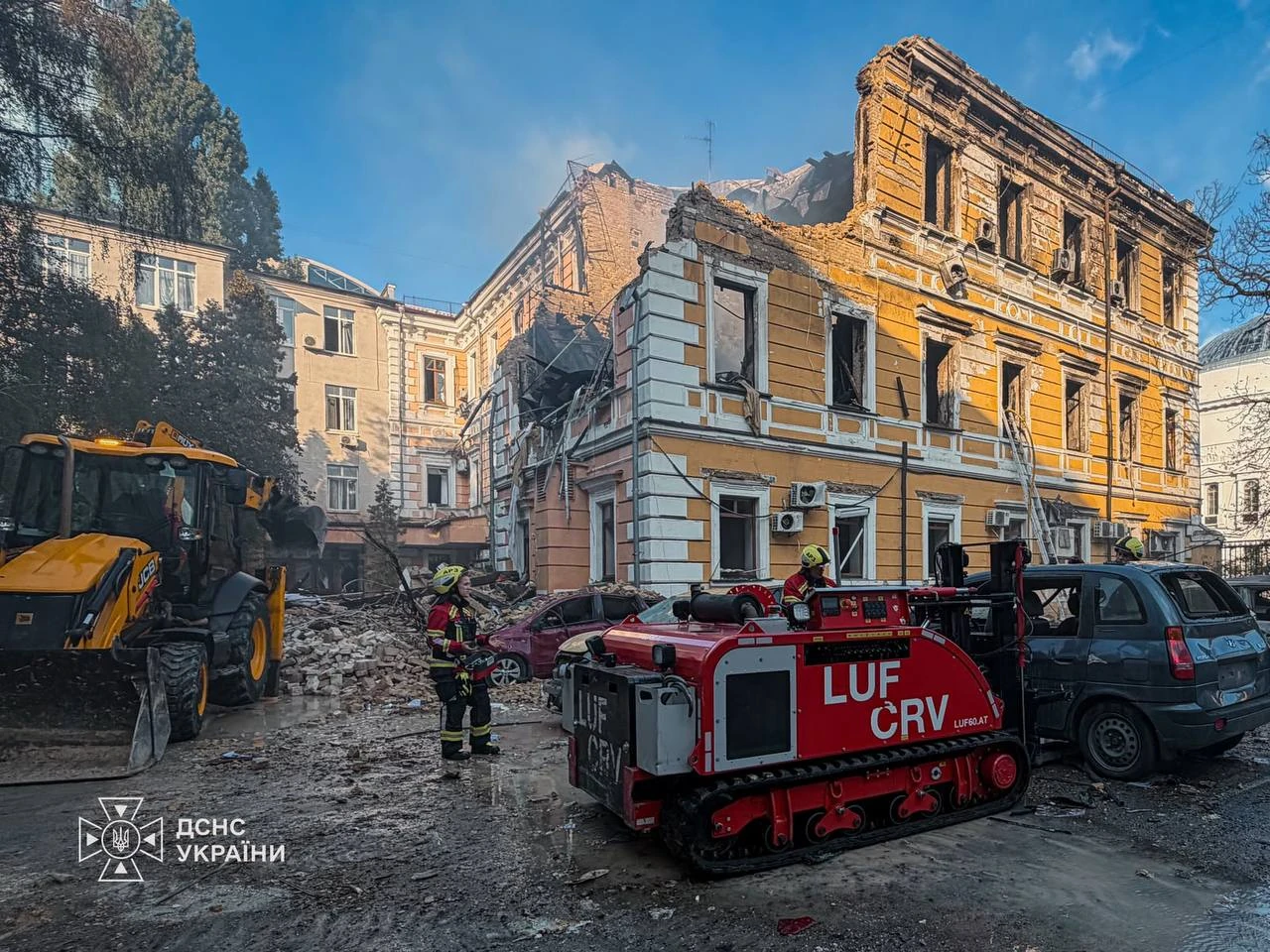 Пошкоджена будівля Національної академії наук України після влучання російського дрона в Києві 28 вересня 2026 року