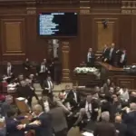 Перерва, швидка та служба безпеки: наслідки конфлікту у парламенті Вірменії