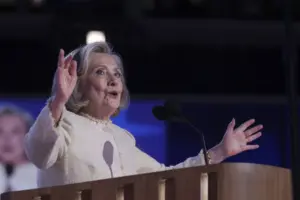 Клінтон розповіла, чому вважає Трампа добровільною маріонеткою Путіна