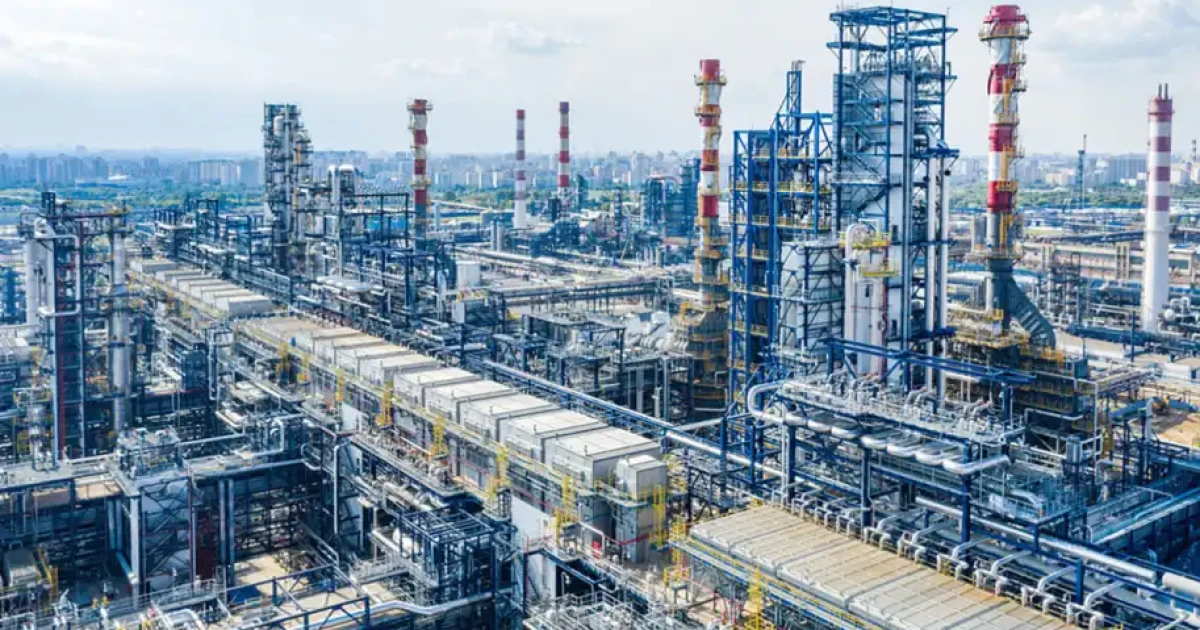 Установка первинної переробки нафти CDU-6 на території Рязанського нафтопереробного заводу після атаки дронів